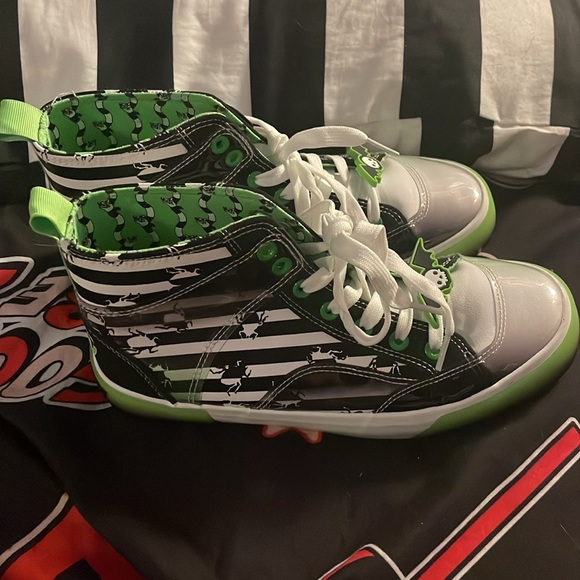 Beetlejuice sneakers - Picture 2 of 4